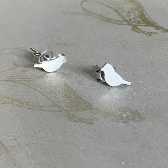 Sterling Silver Bird studs minimalist earrings - Picture 6 of 8